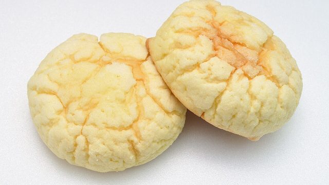 菓子パンと缶コーヒー